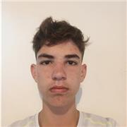 Estudiante ofrece clases de historia a los estudiantes